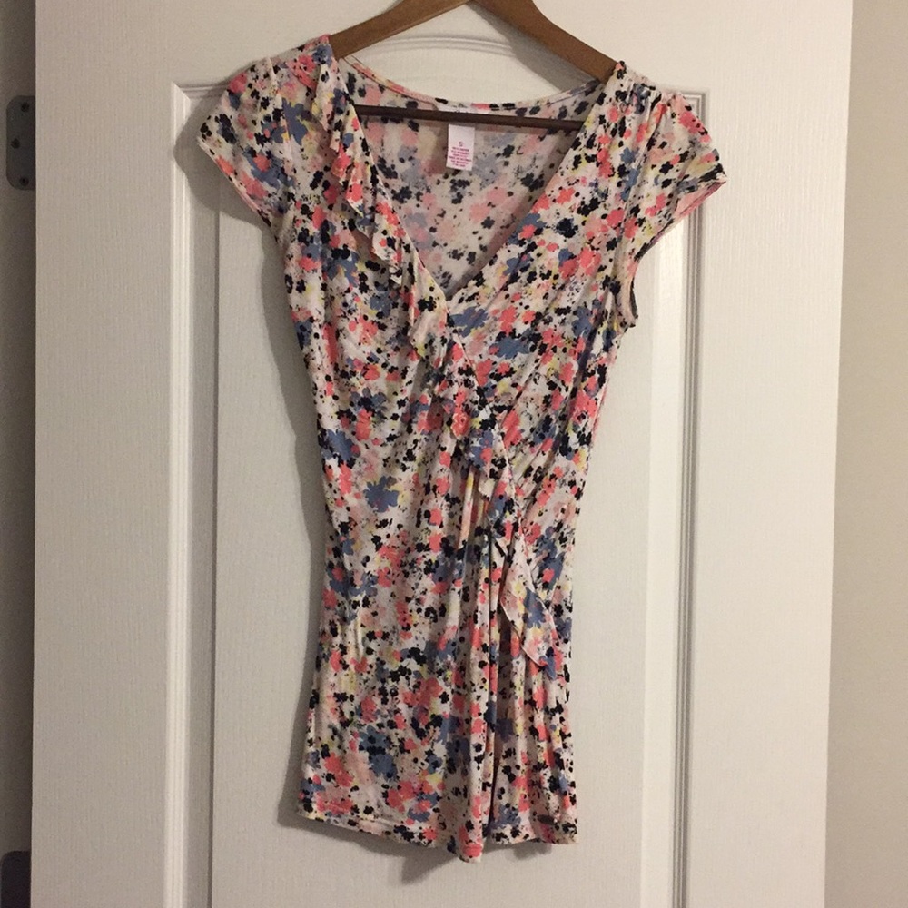 Candie’s Multicolored Spotted Short Sleeve Blouse size Small